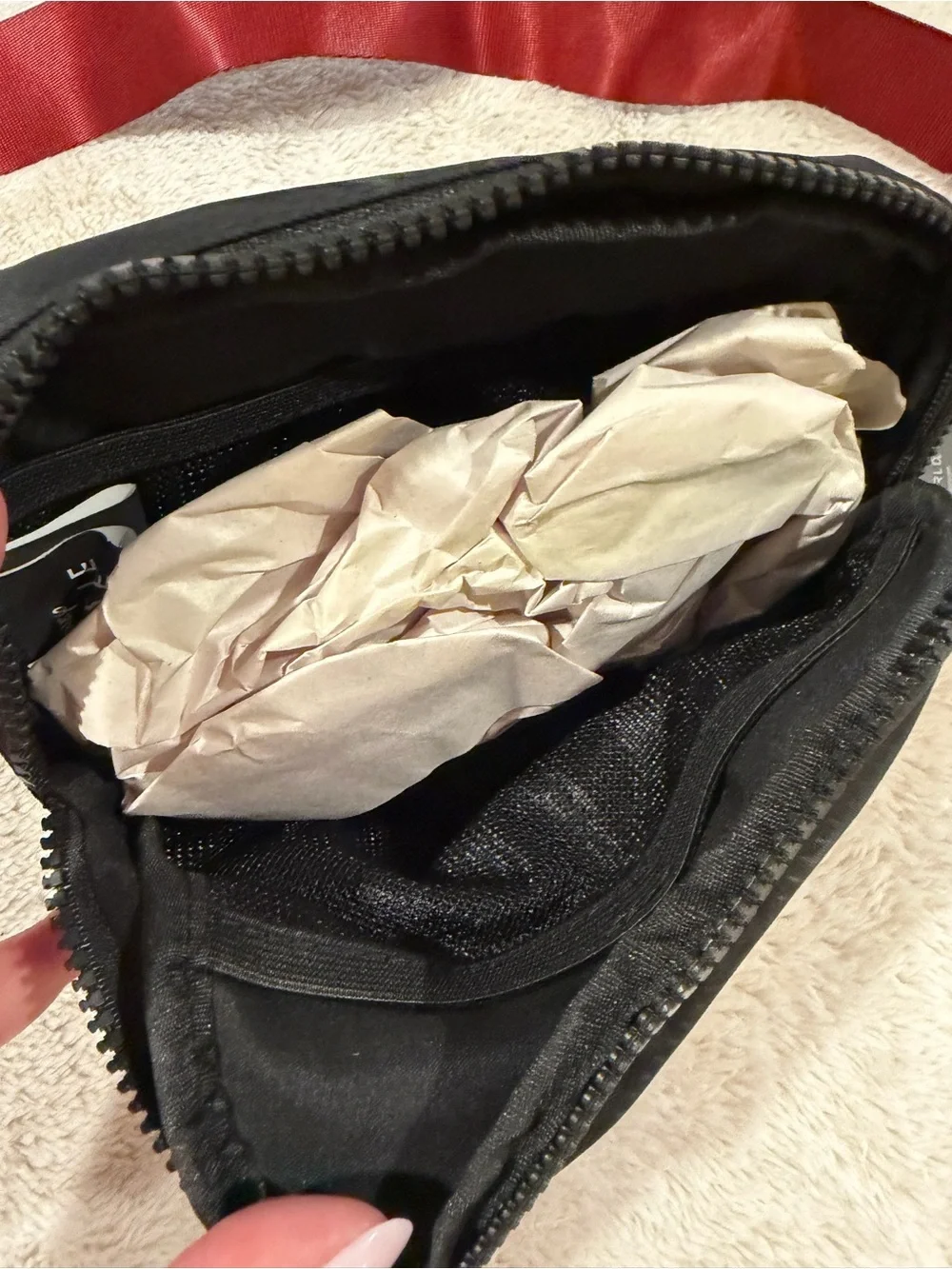 NWT disney minnie mouse fanny pack bag